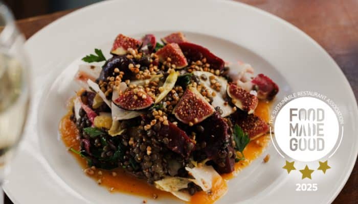 A superfood salad with beetroot and goat's cheese